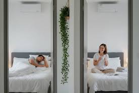 Viral Sleep Divorce April 2026: Pasangan Muda di Jakarta Pilih Tidur Pisah Kamar Demi Kualitas Istirahat, Psikolog: ‘Ini Sehat, Bukan Tanda Keretakan’
